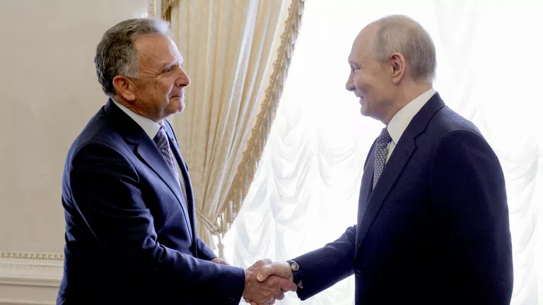 Встреча Путина и Уиткоффа впервые проходит в Константиновском дворце в Стрельне