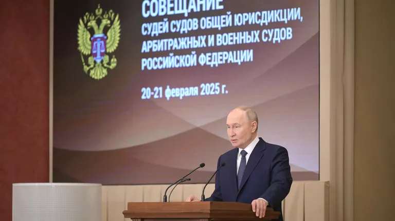 Путин: необходимо продолжать гуманизацию уголовного правосудия в РФ