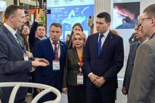 Министр Антон Алиханов ознакомился с экспозицией Ленинградской области на выставке «Российский промышленник»
