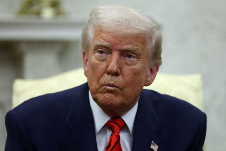 Трамп заявил, что пока не планирует вводить санкции против России