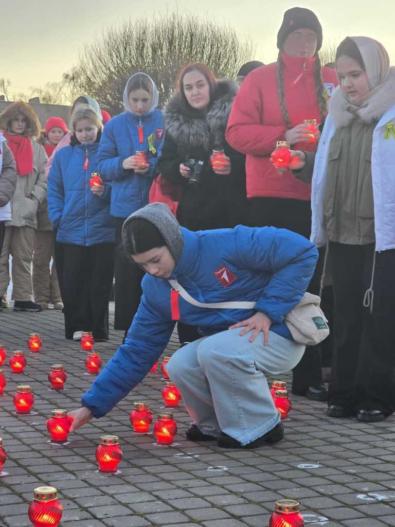 СЛАНЦЫ: На воинском мемориале «Северная окраина» состоялась акция «Свеча памяти»