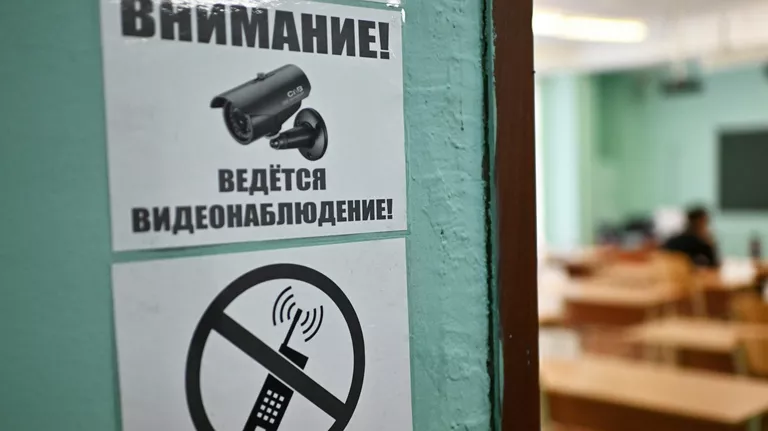 С начала ЕГЭ с экзамена удалено 483 человека, 153 из них из-за наличия телефона