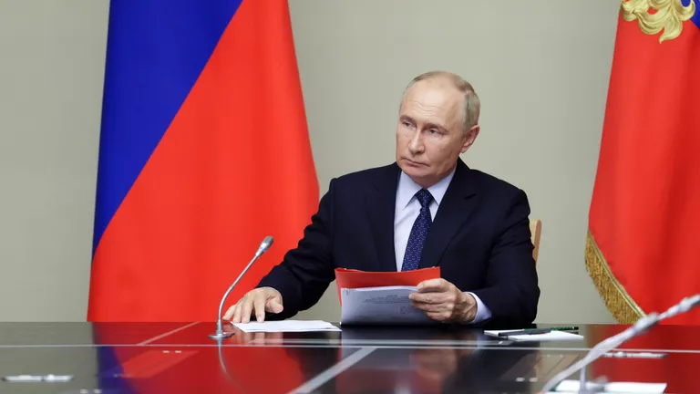 Путин поручил разработать меры по блокировке преступных звонков из других стран