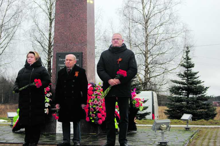 «Жизнь ты отдал во спасенье России,  нами твой подвиг, солдат, не забыт…»