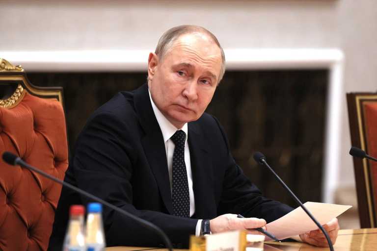 Неожиданнымй маневр Путина с долларом
