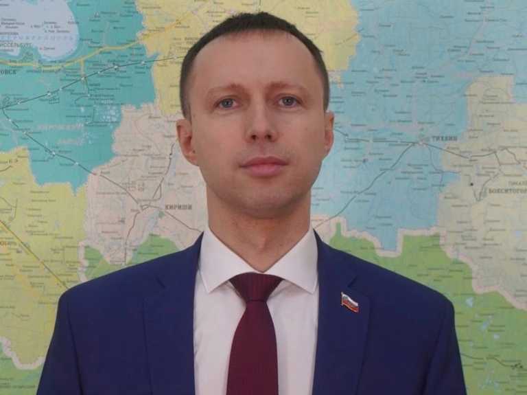 Владимир Якушев предложил Владимиру Путину присвоить почётное звание «Город трудовой доблести» семи городам