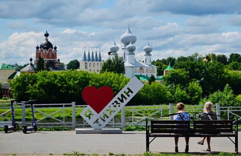 Тихвин передаёт статус Столицы «Серебряного ожерелья России» городу Кириллову Вологодской области