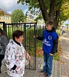 Сланцевские волонтеры помогают избирателям с навигацией на участках